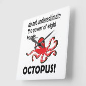 Oktopus unter dem Meereswolken Quadratische Wanduhr (Winkel)