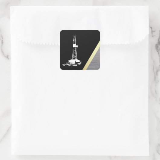 Ölbohrturm auf Schwarz, Gold, Metall Quadratischer Aufkleber (Tasche)