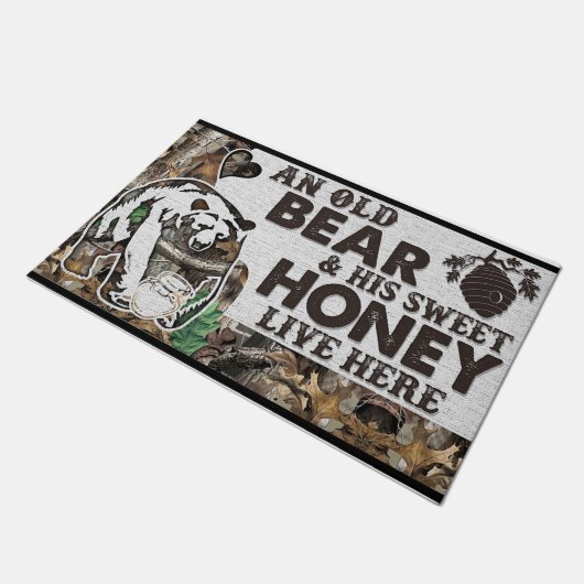 Old Bear Door Mat, Grumpy Bear Door Mat, Cabin Fußmatte (Schrägansicht)