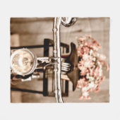 Old bicycle and flowers blur in background process fleecedecke (Vorderseite (Horizontal))