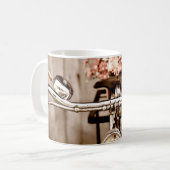 Old bicycle and flowers blur in background process kaffeetasse (Vorderseite Links)