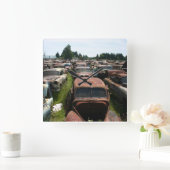 Old Car Wall Clock Garage Clock Junkyard Scene Quadratische Wanduhr (Zuhause)