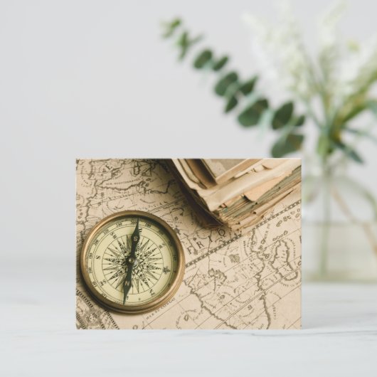 Old Compass Over Ancient Map Postkarte (Stehend Vorderseite)