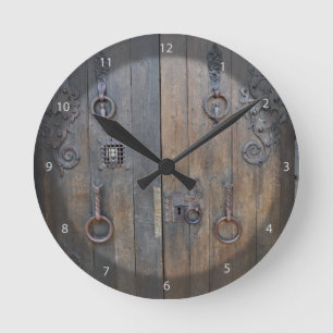 Old Decorative Wooden Door On Stone Wall Runde Wanduhr