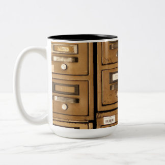 Old Disused Filing Cabinets Zweifarbige Tasse