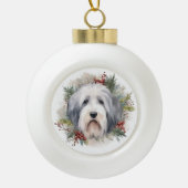 Old English Sheepdog Christmas Wreath Festivals Keramik Kugel-Ornament (Vorderseite)
