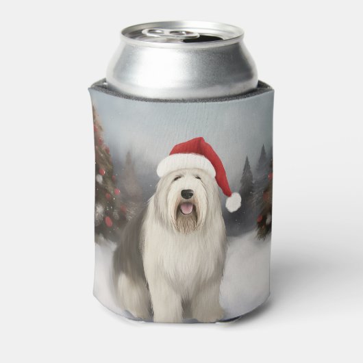 Old English Sheepdog in Snow Christmas Dosenkühler (Kanne Rückseite)