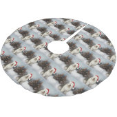Old English Sheepdog in Snow Christmas Polyester Weihnachtsbaumdecke (Schrägansicht)