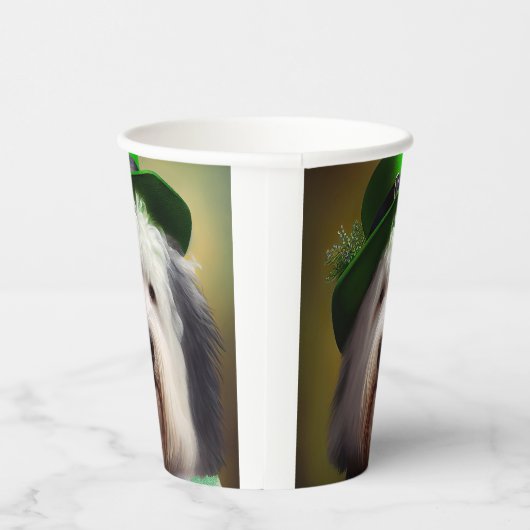 Old English Sheepdog in St. Patrick's Day Dress Pappbecher (Rechts)