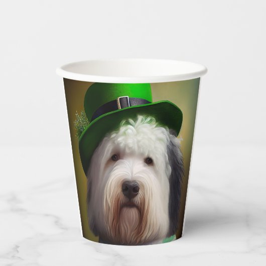Old English Sheepdog in St. Patrick's Day Dress Pappbecher (Vorderseite)