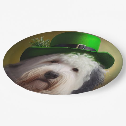Old English Sheepdog in St. Patrick's Day Dress Pappteller (Schrägansicht)