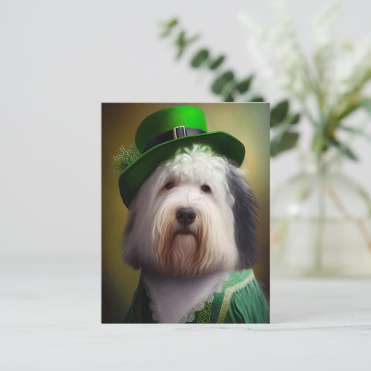 Old English Sheepdog in St. Patrick's Day Dress Postkarte (Stehend Vorderseite)