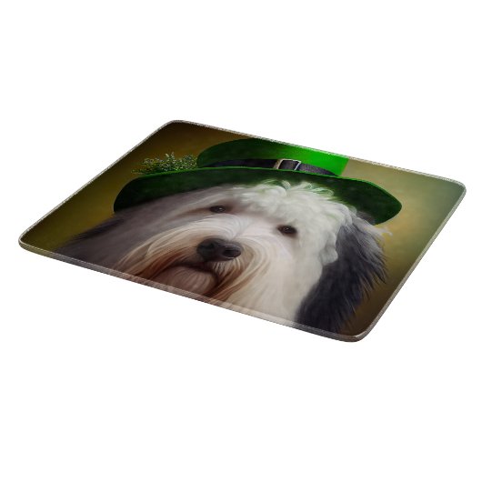 Old English Sheepdog in St. Patrick's Day Dress Schneidebrett (Ecke)