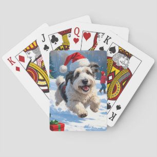 Old English Sheepdog läuft im Schnee mit Weihnacht Spielkarten