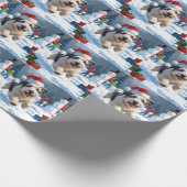 Old English Sheepdog läuft in Snow Weihnachtshut Geschenkpapier (Ecke)