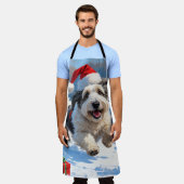 Old English Sheepdog läuft in Snow Weihnachtshut Schürze (Getragen)