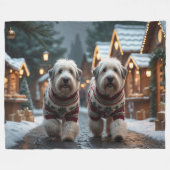 Old English Sheepdogs Christmas Snow Holiday Fleecedecke (Vorderseite (Horizontal))