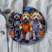 Old English Sheepdogs Trick-or-Treating Halloween Button (Beispiel)