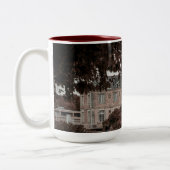 Old European Mansion Zweifarbige Tasse (Links)