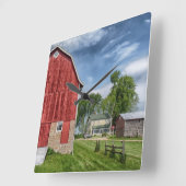 Old Farmhouse and Red Barn Foto von Wall Clock Quadratische Wanduhr (Winkel)