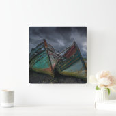 Old Fishing Boats Quadratische Wanduhr (Zuhause)