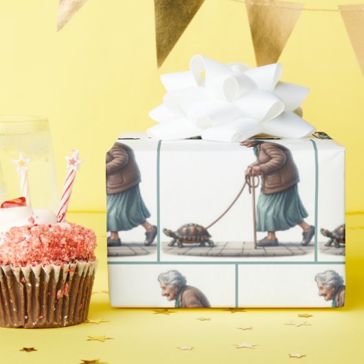 Old Lady Walking a Pet Turtle Geschenkpapier (Geburtstagsparty)