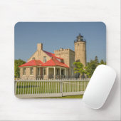Old Mackinac Lighthouse in Mackinaw City, MI Mousepad (Mit Mouse)