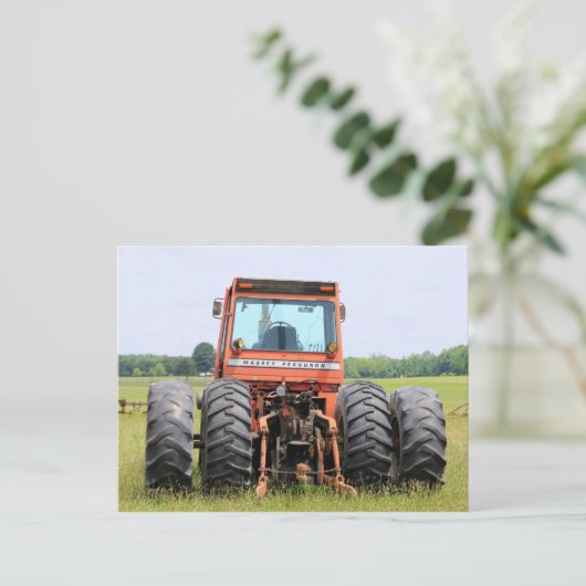 Old Massey Cab Model Traktor in einem Feld Postkarte (Stehend Vorderseite)