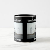 Old Meets NewMug Zweifarbige Tasse (Mittel)