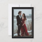 Old Money Modern Formal Black Luxury Chic QR code RSVP Karte (Rückseite)