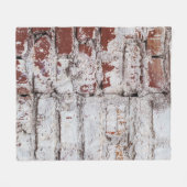 Old painted brick wall with peeling white paintwal fleecedecke (Vorderseite (Horizontal))