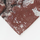Old painted brick wall with peeling white paintwal fleecedecke (Ecke)
