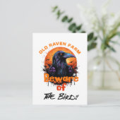 Old Raven Spooky Halloween Postkarte (Stehend Vorderseite)