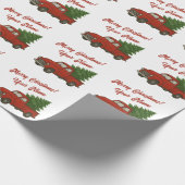 Old red truck with Christmas tree custom Geschenkpapier (Ecke)