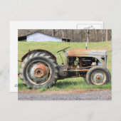 Old Rusty Tractor by a fence in the Country Postkarte (Vorne/Hinten)