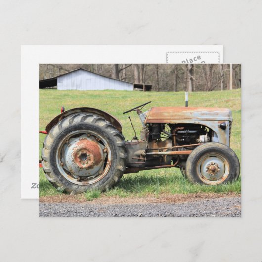 Old Rusty Tractor by a fence in the Country Postkarte (Vorne/Hinten)