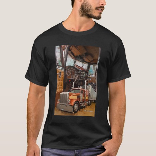 Old School Peterbilt Interior und Truck Classic T-Shirt (Vorderseite)