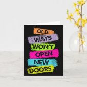Old Ways Won't Open New Doors Motivational Quotes Karte (Gelbe Blume)