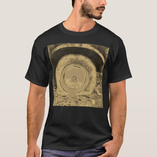 Old Wheel Of Classic Car T-Shirt (Vorderseite)