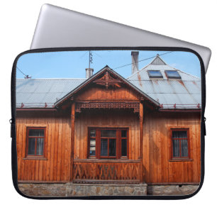Old wooden traditional house accommodation, ancien laptopschutzhülle