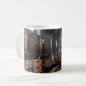 Old World Barrel Cellar Brauer Szene Tasse (Vorderseite Links)