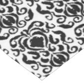 Old World Damask Black on White Tischdecke (Schrägansicht)