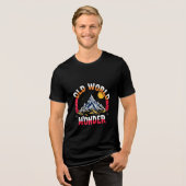 Old World Wonder Bergabenteuer Tri-Blend Shirt (Vorderseite voll)