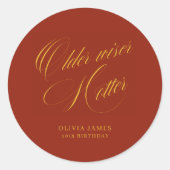 Older, wiser, hotter birthday  runder aufkleber (Vorderseite)