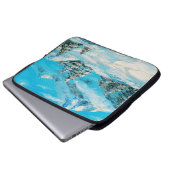 Ölgemälde, Winterberglandschaft mit Fichte Laptopschutzhülle (Vorne Knopf)