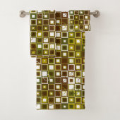 Olive Green and Brown Geometric Square Pattern Badhandtuch Set (Insitu)