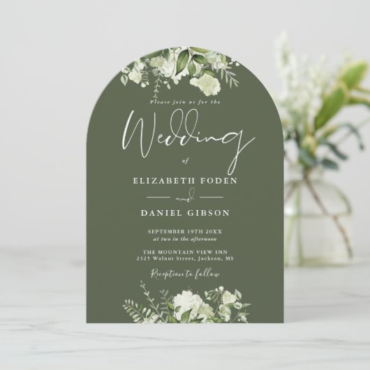 Olive Green Blumengrün QR Code Wedding Arch Einladung (Stehend Vorderseite)