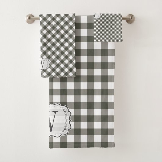 Olive green Gingham Family Monogram Farm Badhandtuch Set (Insitu)
