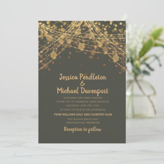 Olive Green Gold Glitzer String Lights Wedding Einladung (Stehend Vorderseite)