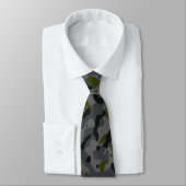 Olive Green, Gray and Black Camouflage Pattern Krawatte (Gebunden)